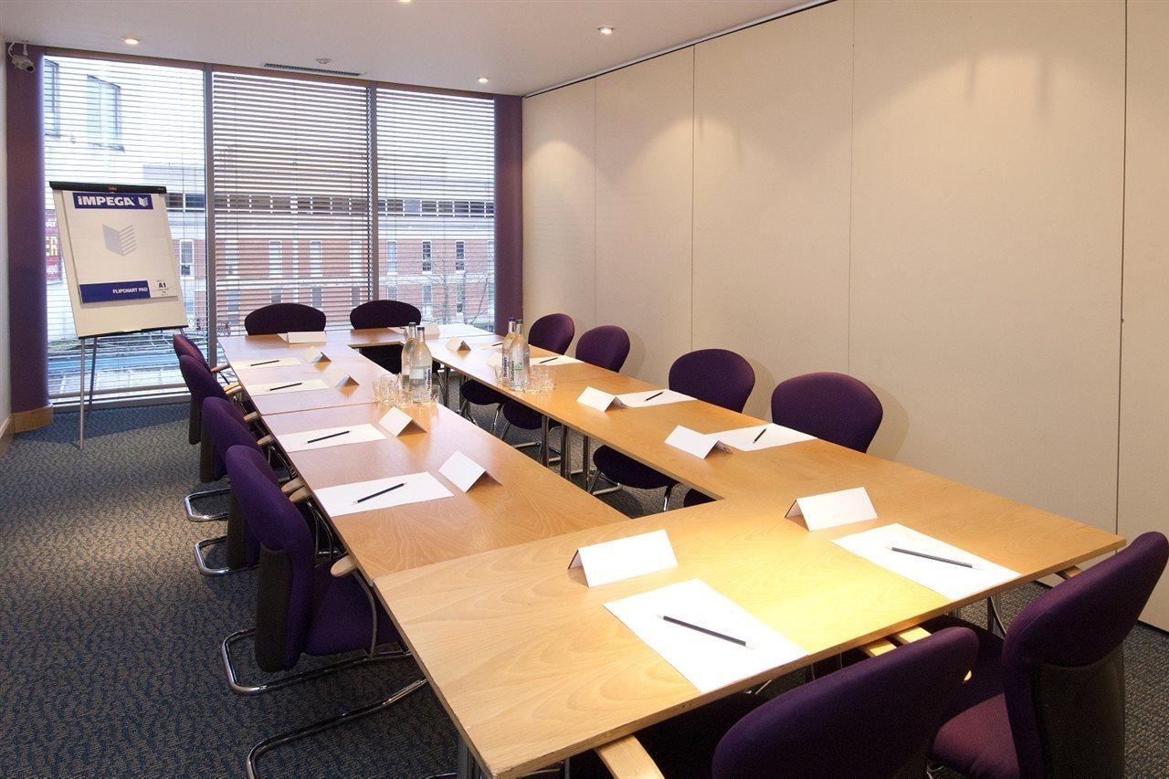 Premier Inn Sheffield City Centre ภายนอก รูปภาพ